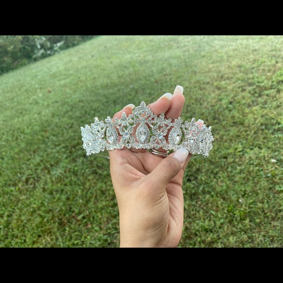 Tiara - Picture 3 of 5